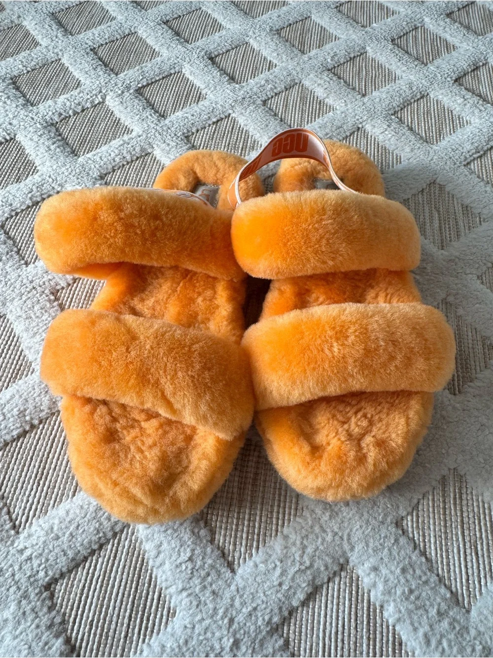 UGG Oh Yeah Fluff Slide Sandal - Orange Shearling Pre Owned Girls Size 4